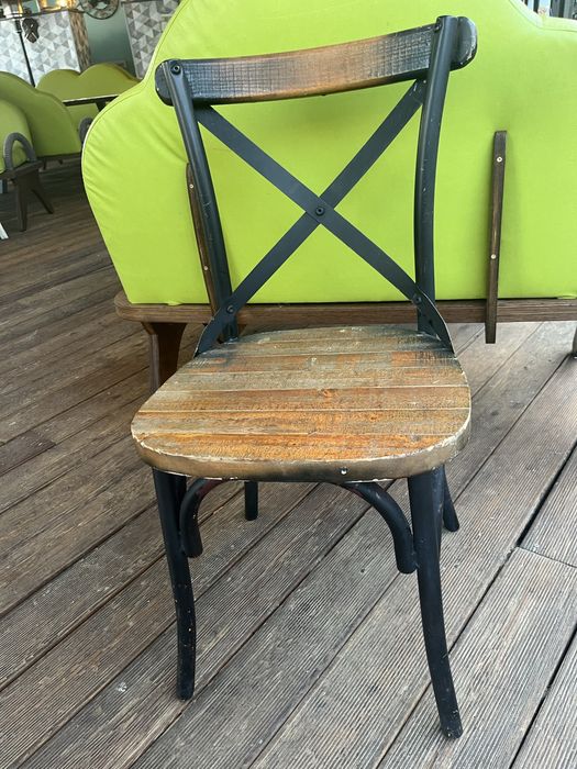 Дървен стол