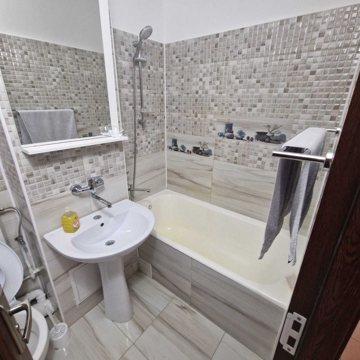 Închiriez garsonieră spațioasă, 30 mp, Craiova – Cartier Rovine, etaj 3
