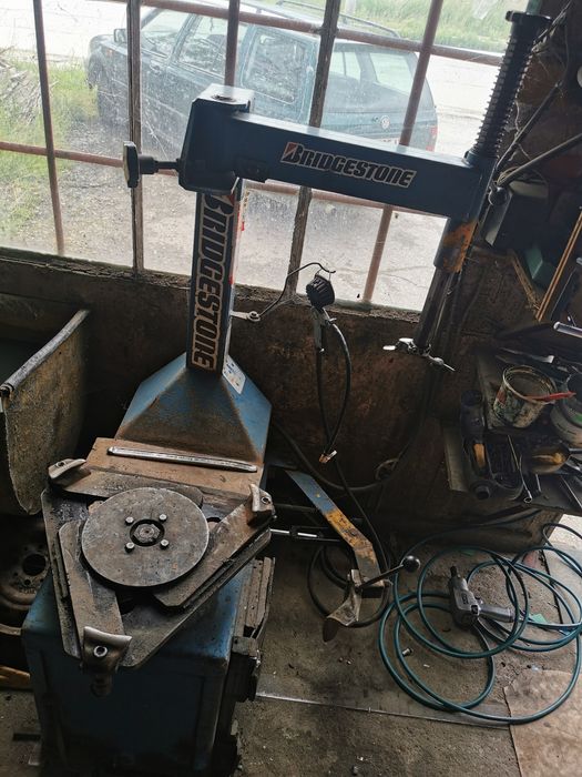 Машини за вулканизатор (баланс, монтаж и компресор)