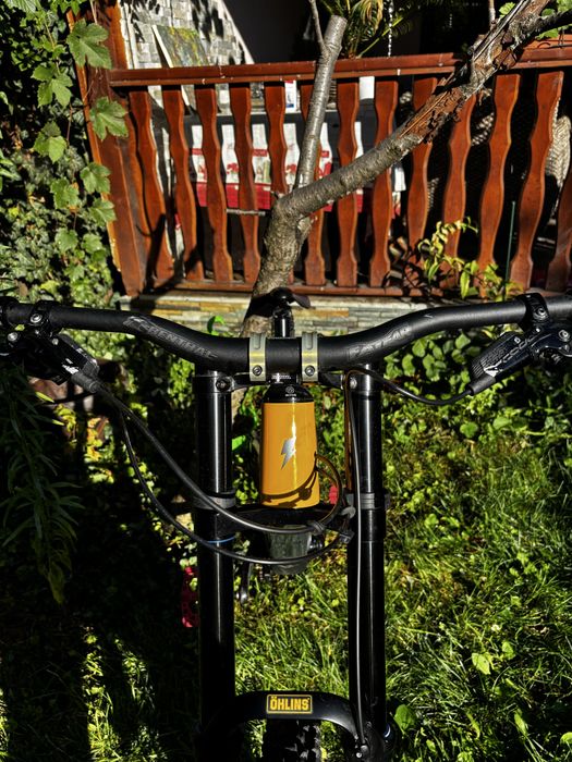 YT Tues Uncaged 11 (Ediție Limitată) – Suspensie Öhlins