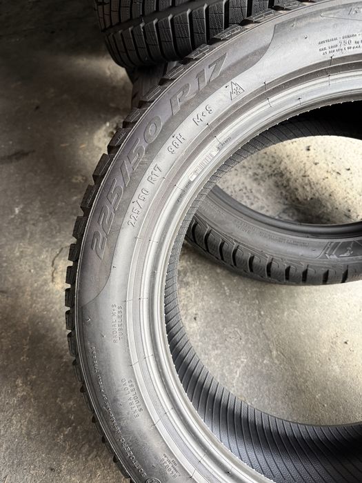 4 anvelope iarna 225/50/17 , Pirelli , RunFlat , 6.5-7 mm