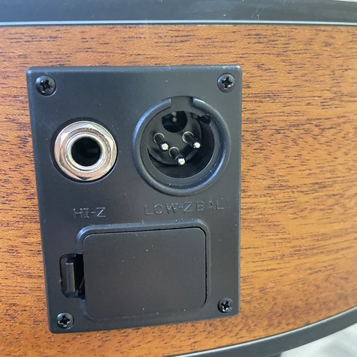 Гитара ( электроакустическая)новая