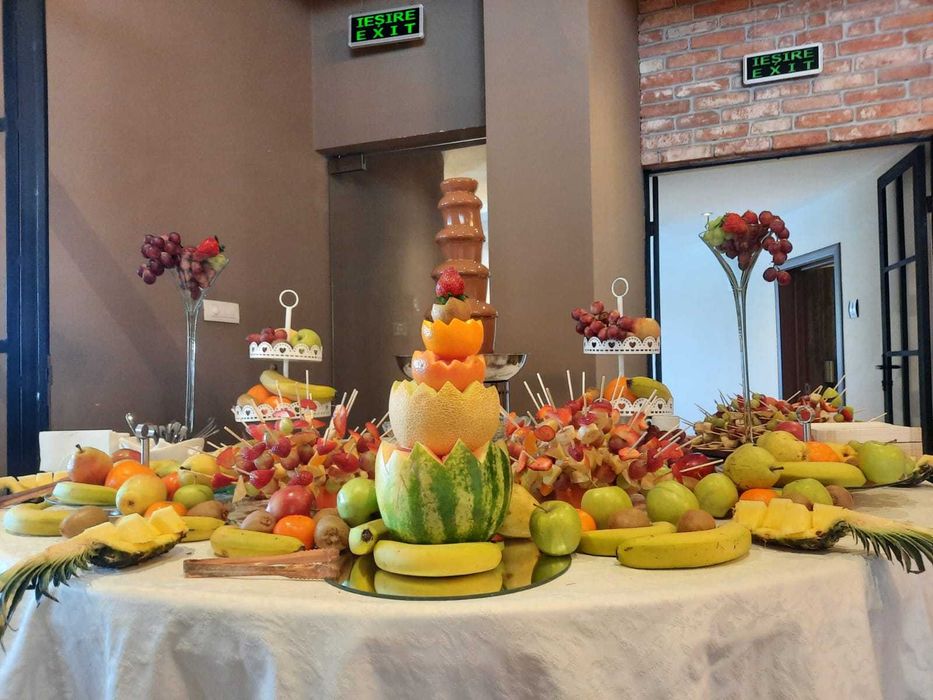 Fantana de ciocolata  si bar din fructe pentru evenimente
