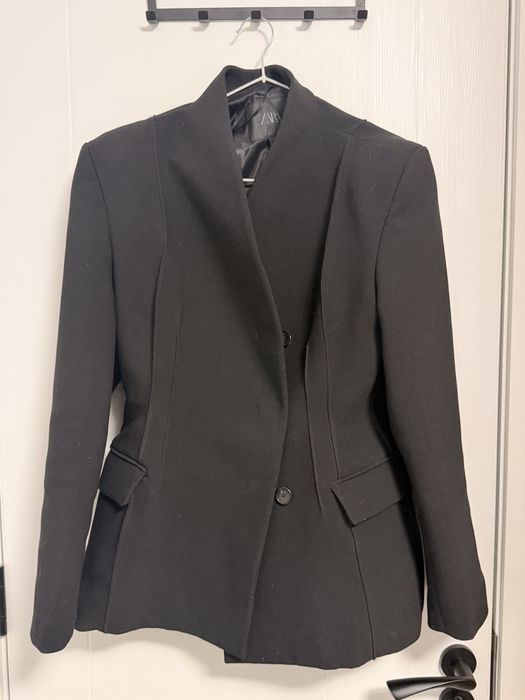Вталено сако Zara