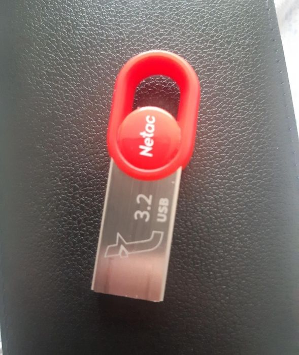 Продам флешку 32GB