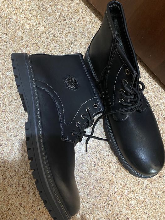 Безторг . Срочно  сапоги  продам новые .