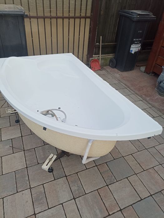 Vand cadă stare foarte buna si o masca frontala