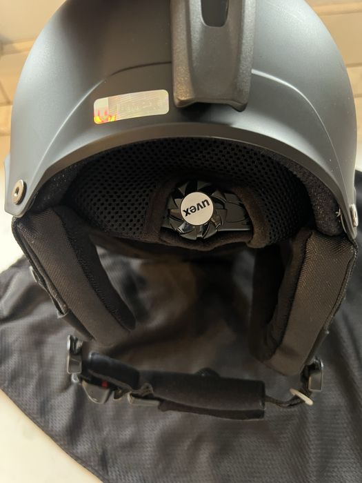 UVEX каска за ски