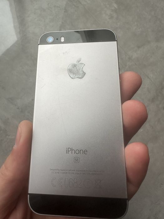 Продам Iphone SE 64g