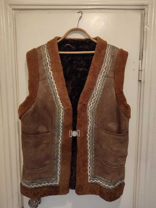 Продам жилетку замшевую