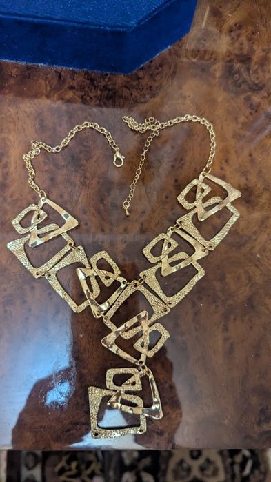 Продам прекрасное   колье под все!