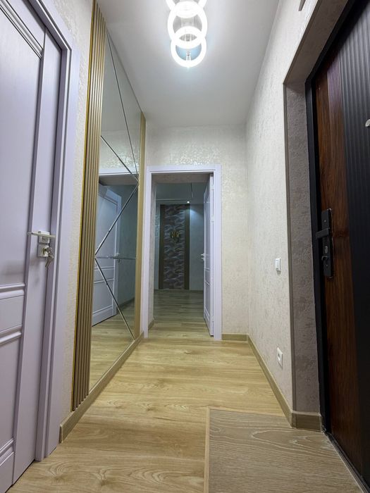Своя. 49 школа.  Буз 2. 2/1/4  кирпич.  Авторский ремонт. Тихий двор.