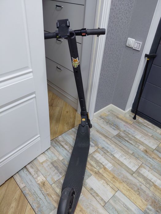 Продам электросамокат Ninebot