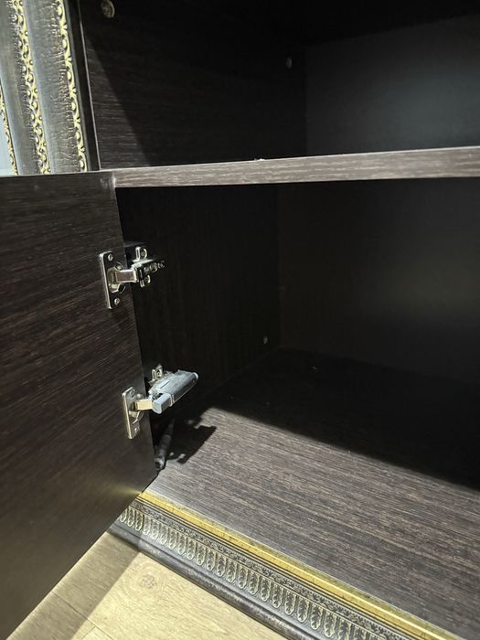 СРОЧНО Продам шкаф для сервиса и комод