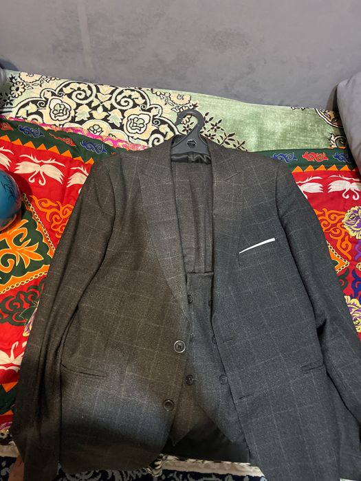 Костюм тройка отличный