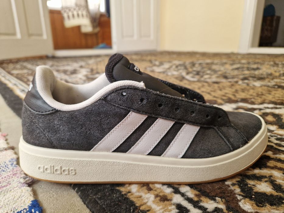 Vând adidas campus