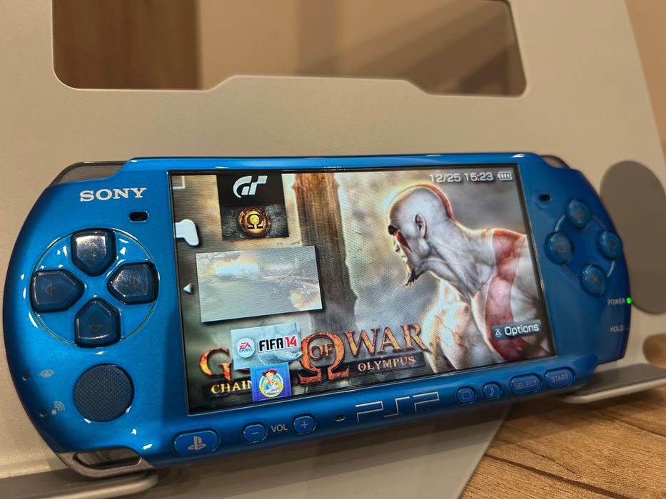 Sony PlayStation PSP 3000 (Vibrant Blue) —  64 GB, jocuri instalate
