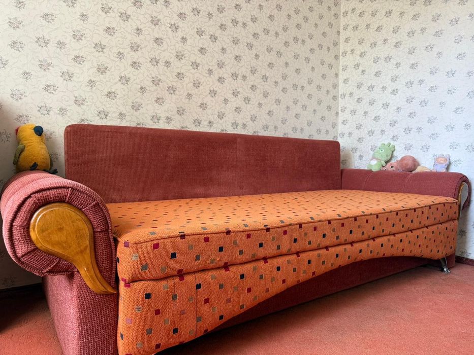 Диван раздвижной в очень хорошем состоянии