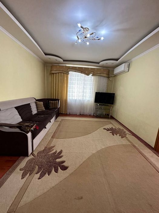 Сдаю квартиру свою
2 х комнатную 
В центре города 
С мебелью 
С техник