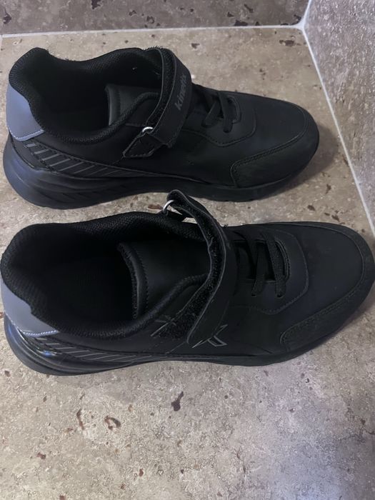 Adidasi Kinetix marime 35, impecabili