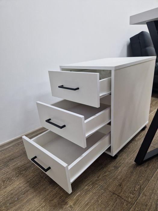 Продам 2 Тумбы офисные, новые