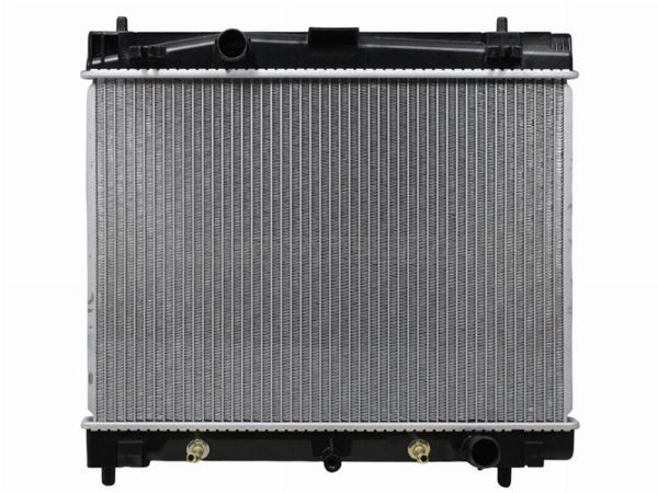 Радиатор охлаждения двигателя  Toyota Yaris