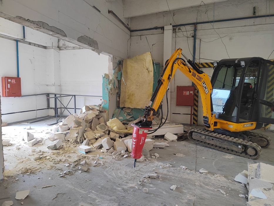 Услуги с хидравличен чук багер