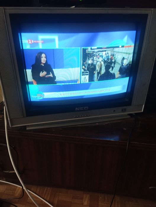 Телевизор Neo работещ