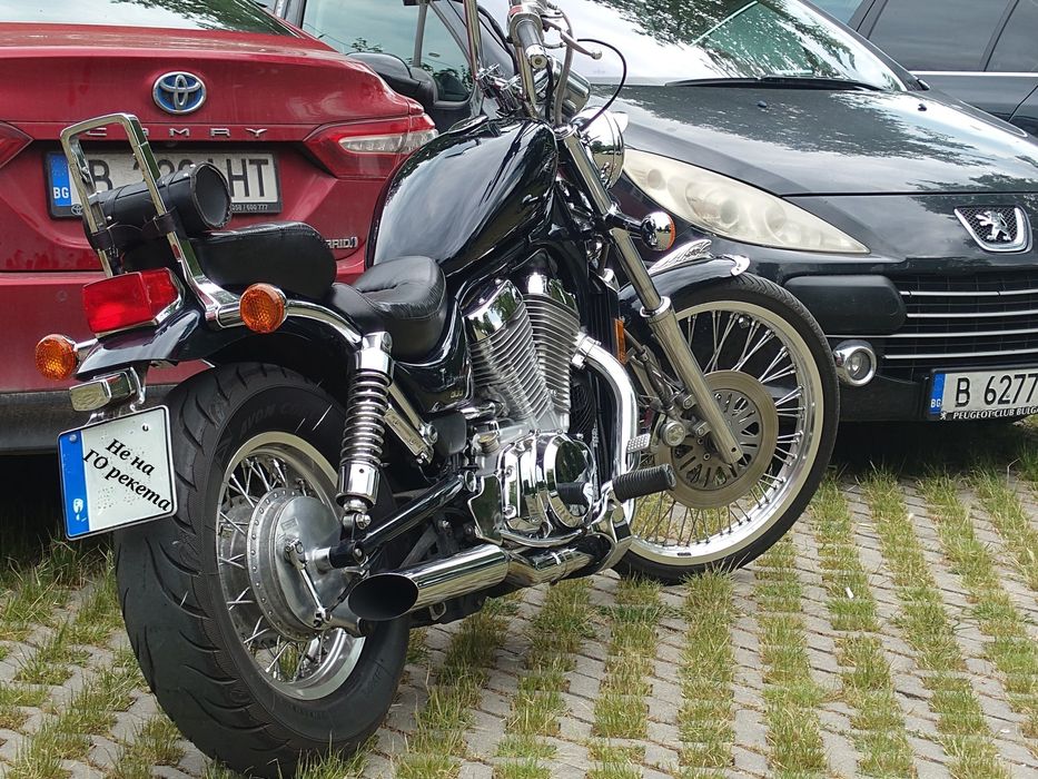 Suzuki intruder vs800