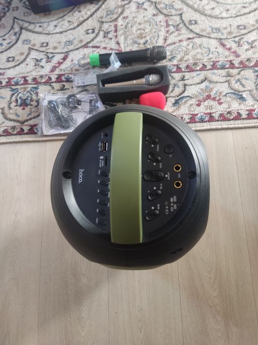 Продам музыкальную колонку с микрофонами