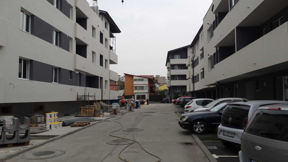 Decomandat 2 camere + 2 locuri parcare, zonă de case, Sălăjan