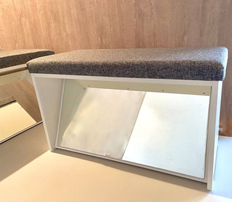 Скамейка для примерки обуви.