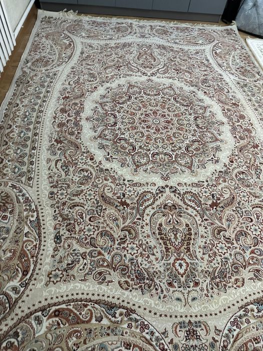 Продаем ковер. 2,5*3,5  25.000