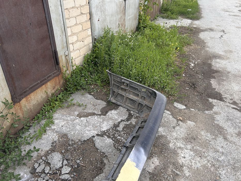 Продам бампер на  бмв е34 . Под покрас