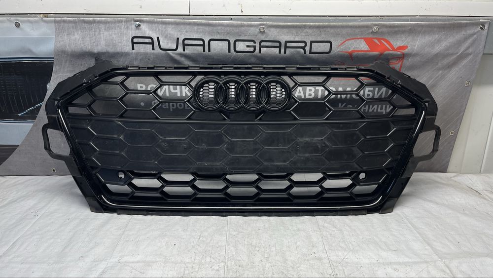 Audi A4 S4 B9 S-Line предна решетка