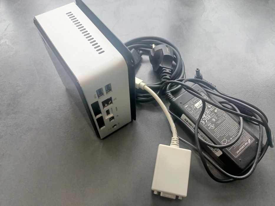 Mini PC Intel NUC D54250WYKH - 16GB RAM, SSD + HDD, Mentenanță la zi