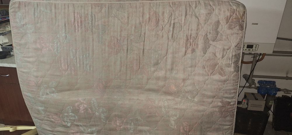 Кровать с матрасом  есть торг!!!