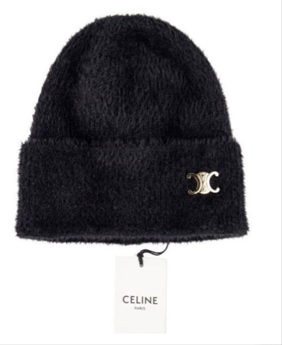 Дамска зимна шапка