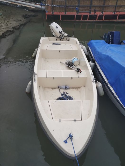 Barca Fibromarine 4,50m, motor Suzuki 20 cp