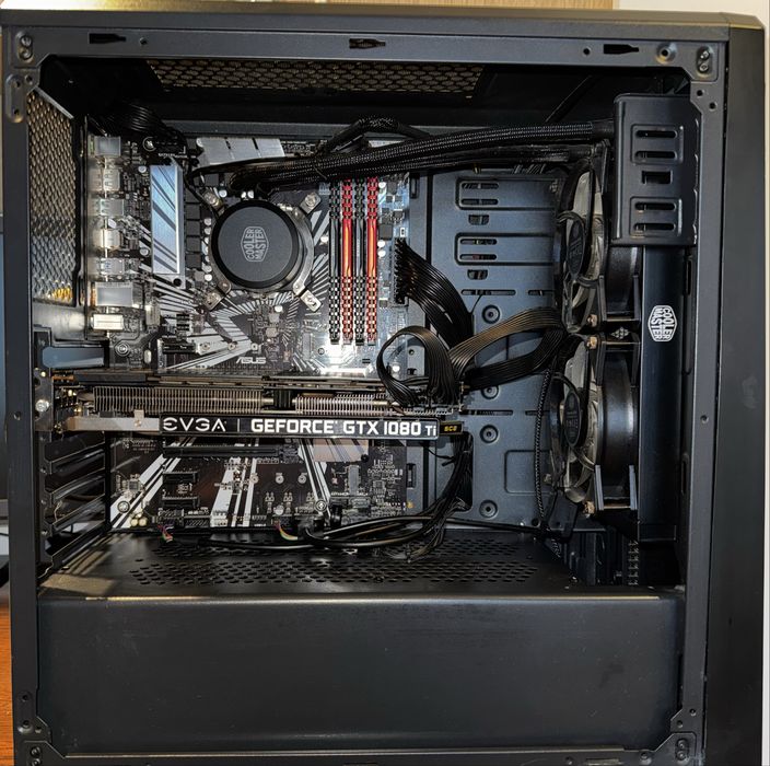 Pc gaming i5-9600k | 16 gb Ram | GtX 1080 ti 11gb EVGA