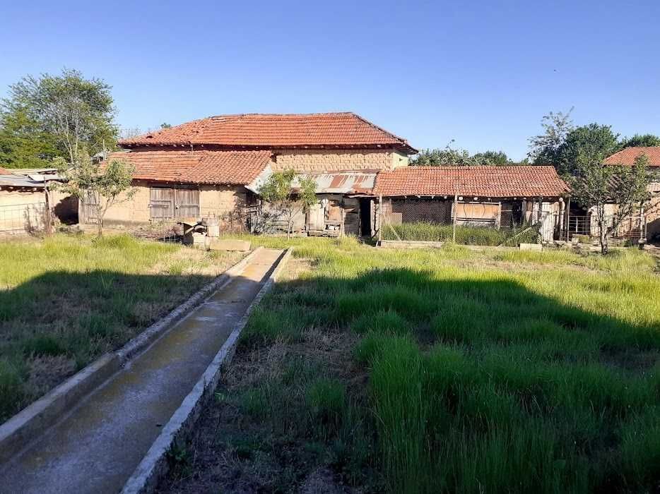 Двуетажна стара къща, с. Черничево