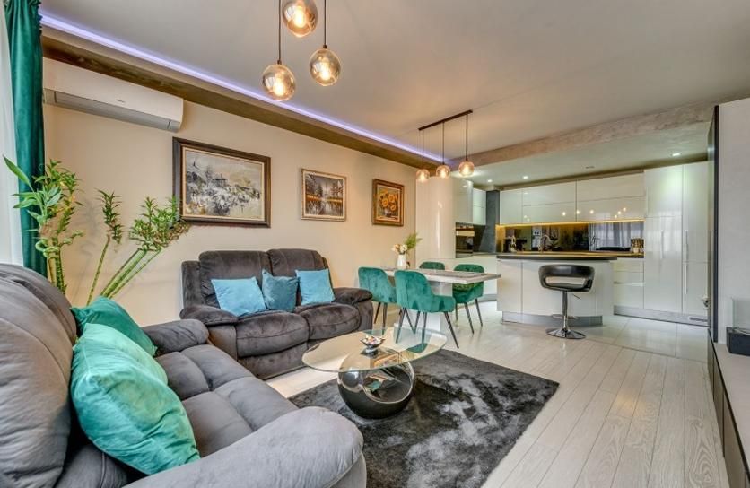 Дава се под наем Тристаен апартамент в София, Зона Б-5 - 90 кв.м за 1200 € - Снимка #1