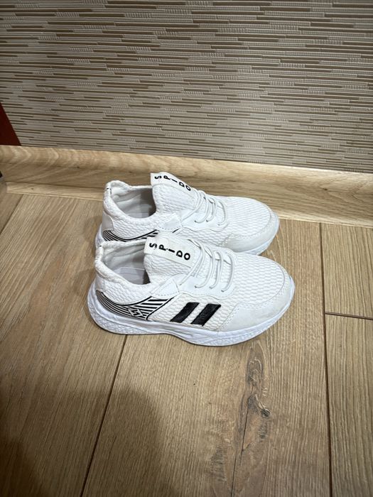 Продам кроссовки