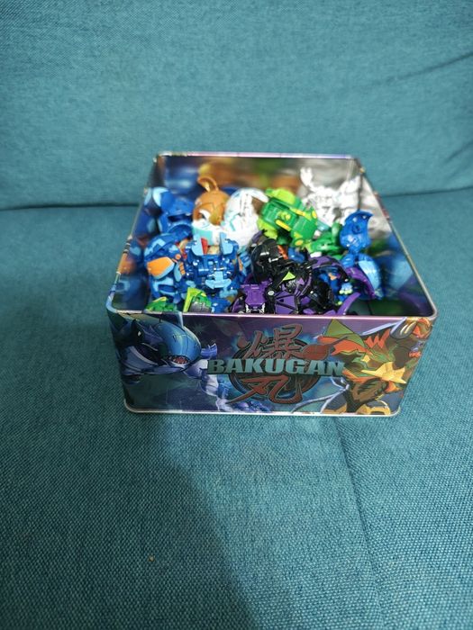 Cutie cu 19 Bakugani
