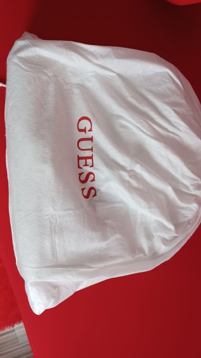 Vând geanta Guess