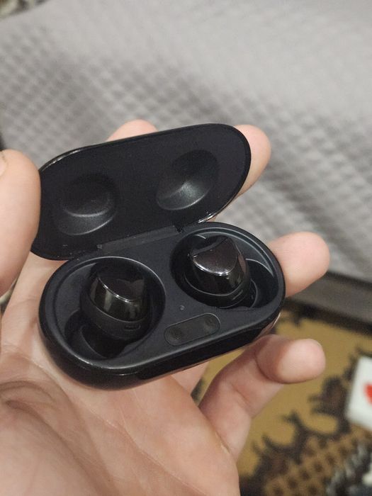 Продаю наушники самсунг