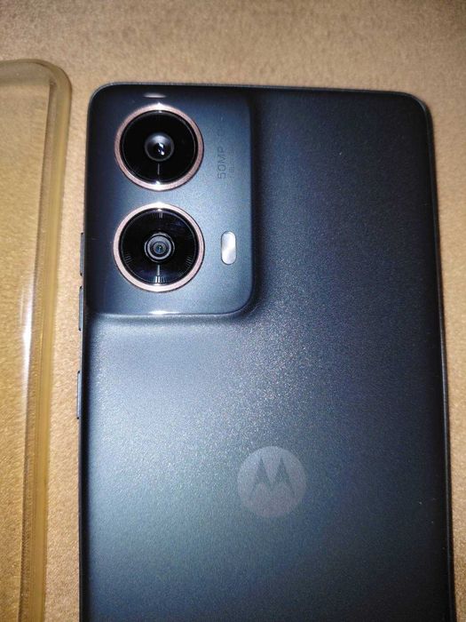 Телефон Моторола  g85