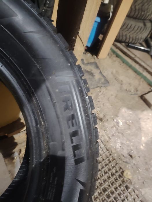 Продам зинние шины. Pirelli. Оригинал