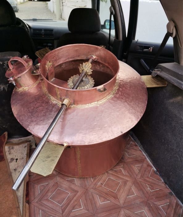 Vand un cazan de tuica