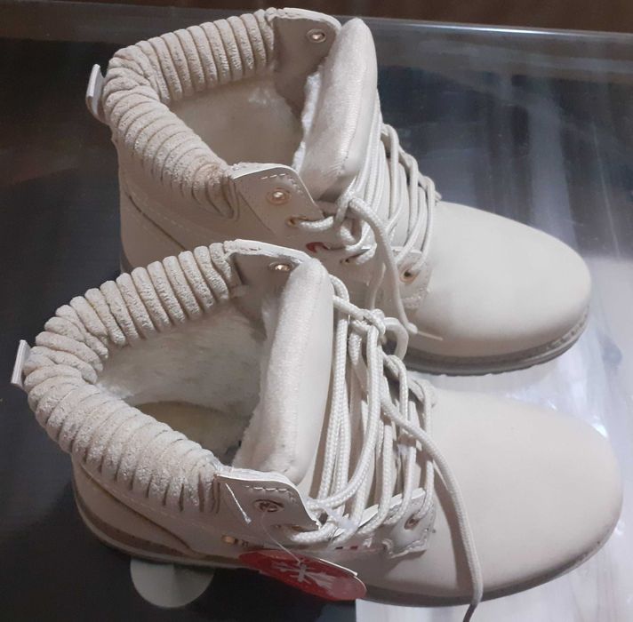 Продавам НОВИ зимни дамски боти